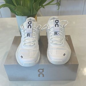 On  “The Roger Pro”  8.5 NIB